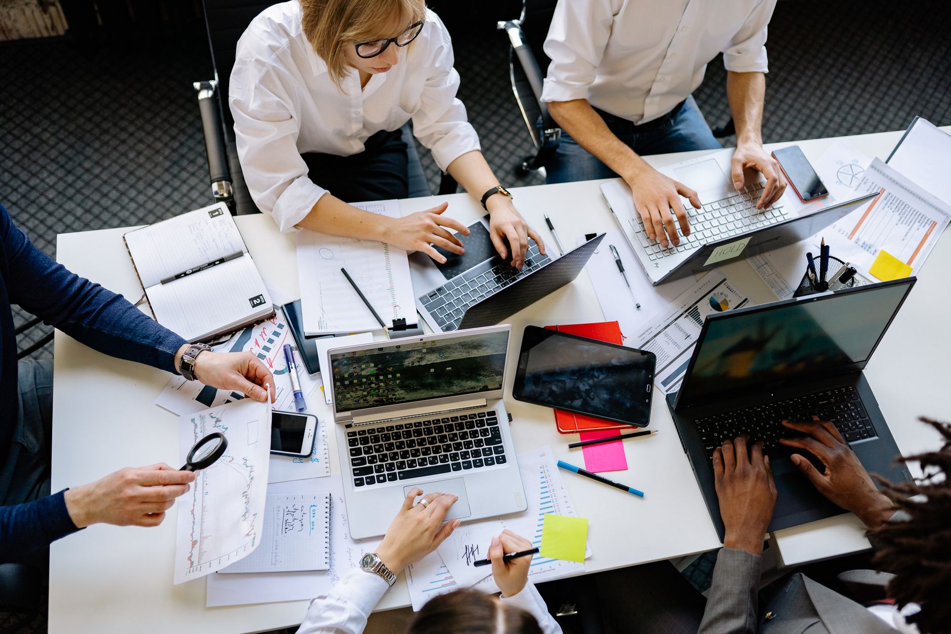 Recruter et intégrer des collaborateurs à distance : pratiques